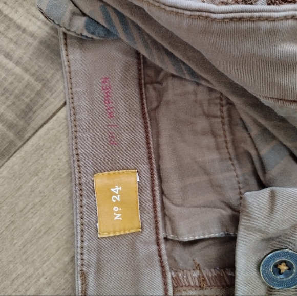 Pilcro shorts - Picture 2 of 3